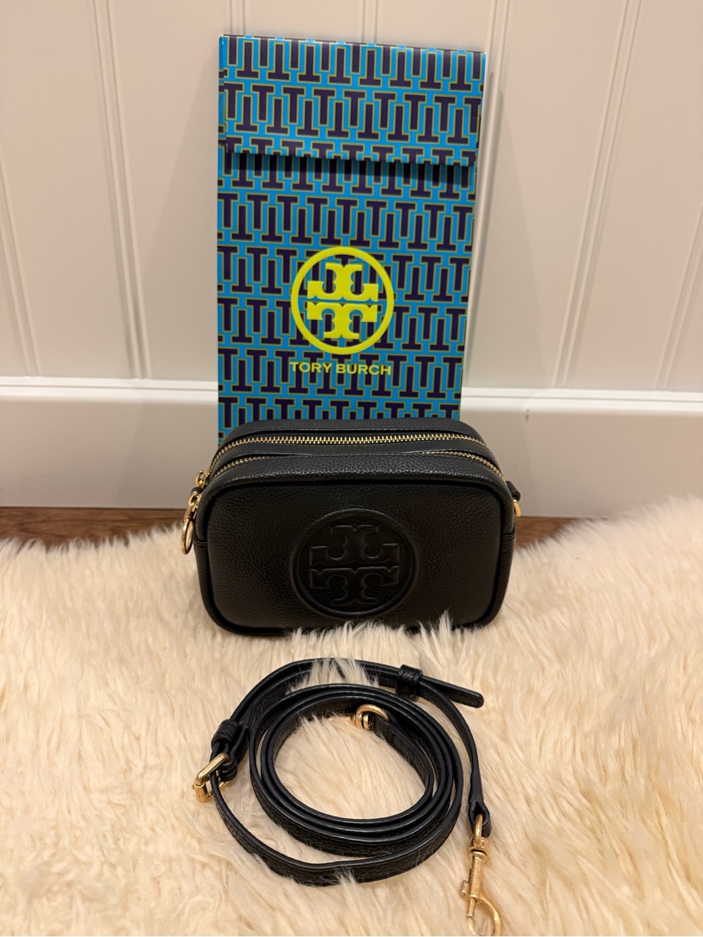 Full Set Excellent Tory Burch Perry Bombé Mini Camera Bag, Black Pebbled Leather
